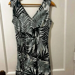 H&M Dress Short  Palm Leaf Print Green White V-Neck Sleeveless Size M EUC
